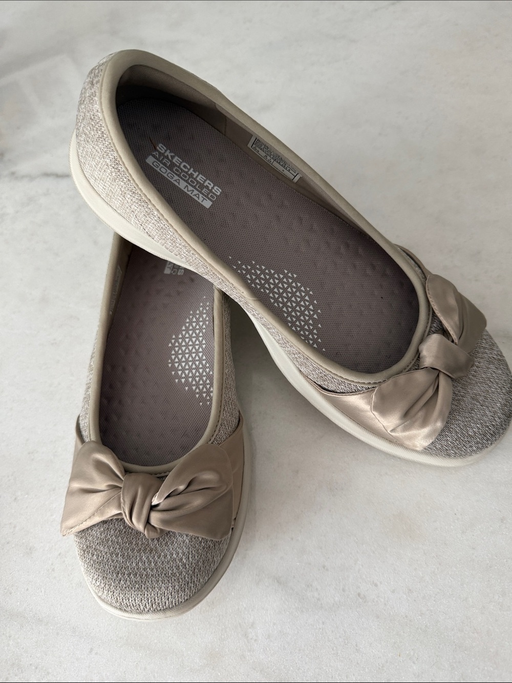 Skechers women's taupe knit bow slip-on air cooled goga mat loafers